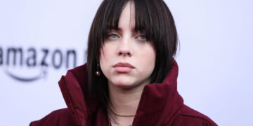 „Врати ја вилата!“ – Били Ајлиш под жесток напад по говорот на Греми