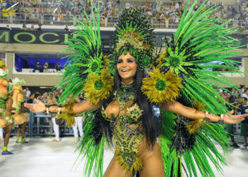 Црно-белата фотографија од Кејт Мидлтон и принцот Вилијам растажи многумина