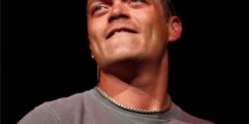 Замина гласот на една генерација: Почина фронтменот на 3 Doors Down