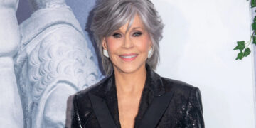 (Видео) Секој би сакал да остари како Џејн Фонда: „Избриша“ 30 години и воодушеви на црвениот тепих