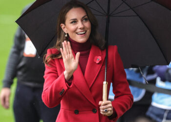 Црно-белата фотографија од Кејт Мидлтон и принцот Вилијам растажи многумина