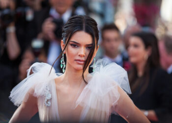 (Видео) „Изгледаше несреќно“: Најбараната манекенка во светот лице в лице со своето поранешно момче