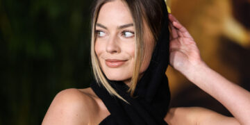 (Фото) Марго Роби има две комбинации што секоја жена би ги носела: дело се на Викторија Бекам