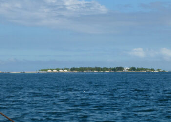 (Видео) Јутјубер влегол на озлогласениот остров на Епстин, сега вели дека го следат