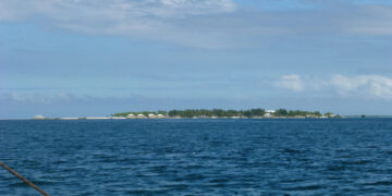 (Видео) Јутјубер влегол на озлогласениот остров на Епстин, сега вели дека го следат