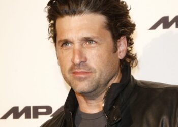 (Фото/Видео) Сопругата и ќерката го украдоа шоуто: Холивудскиот заводник во најубавото друштво на црвениот тепих