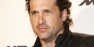 (Фото/Видео) Сопругата и ќерката го украдоа шоуто: Холивудскиот заводник во најубавото друштво на црвениот тепих