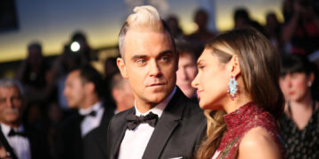 Црно-белата фотографија од Кејт Мидлтон и принцот Вилијам растажи многумина