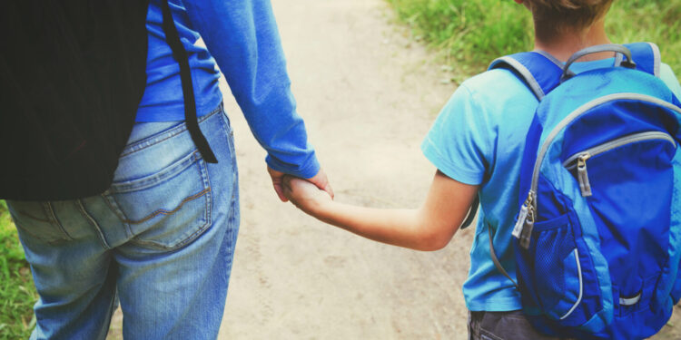 Пет хороскопски знаци што поставуваат високи стандарди во родителството