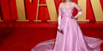 „Работам четири работи за ќерка ми“: Румер Вилис одговори на коментарите дека живее од славата на родителите