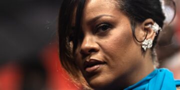 Жената што пукаше кон куќата на Ријана е обвинета за обид за убиство на пејачката