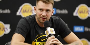 Жената што пукаше кон куќата на Ријана е обвинета за обид за убиство на пејачката