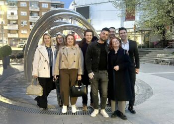 (Фото) Гитаристот на ДНК се сретна со лекарите од болницата „Папаниколау“ во Солун