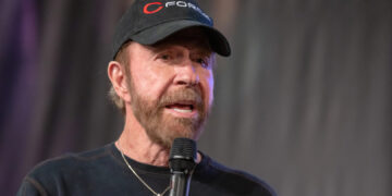 Почина актерот Чак Норис