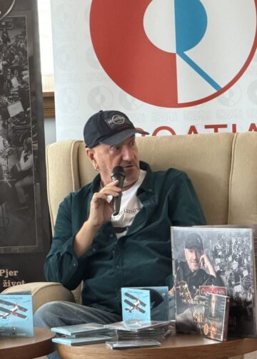 Пред доделувањето на наградите „Порин“ за посебни заслуги, Влатко Стефановски во Сплит го претстави новиот албум Muscle Memory