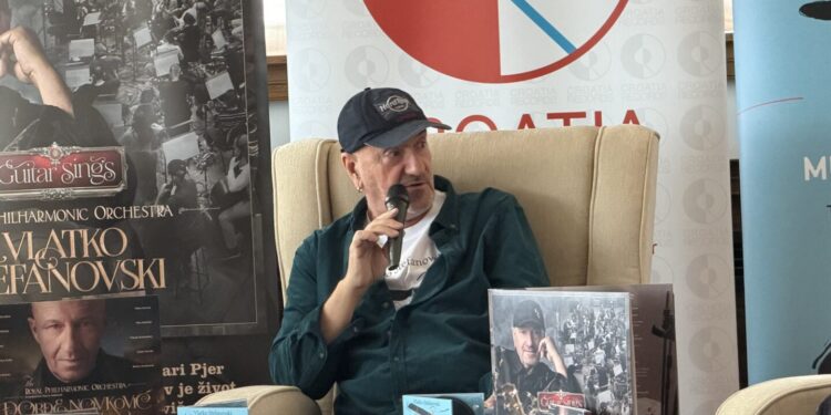 Пред доделувањето на наградите „Порин“ за посебни заслуги, Влатко Стефановски во Сплит го претстави новиот албум Muscle Memory