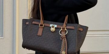 Мајкл Корс го враќа иконскиот модел што беше насекаде во 2000 година