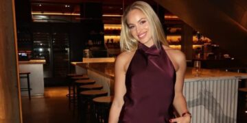 (Фото) Најубавата фудбалерка на светот позираше во свилен топ и ги воодушеви фановите