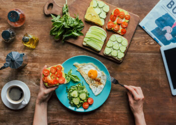 Многу луѓе ја практикуваат оваа навика за да ослабат – а потоа им расте стомакот