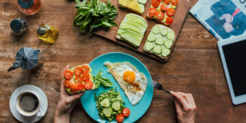 Многу луѓе ја практикуваат оваа навика за да ослабат – а потоа им расте стомакот