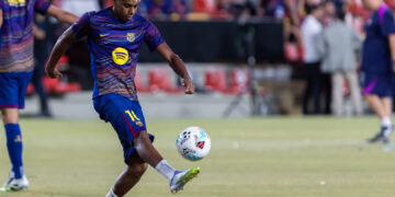 (Фото) Ламин Јамал ​​во врска со прекрасна русокоса?