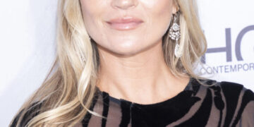 (Видео) Познатиот актер на црвениот тепих со убава Србинка – тие се во брак 26 години