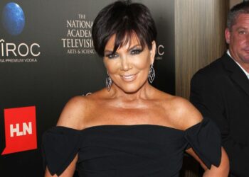 Изгледа помлада од своите ќерки: Крис Џенер инвестираше уште 100.000 долари во нејзиното лице