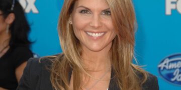 (Фото) Актерката во 60-тите години „запали“ со деколтето: Затворот не успеа да ја уништи