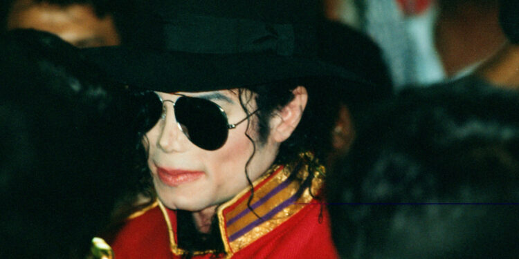 Четворица браќа и сестри тврдат дека биле злоставувани од Мајкл Џексон