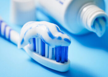 Трик од домаќинките: пастата за заби ги чисти овие површини без мака