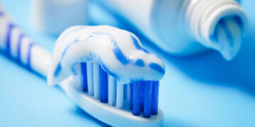 Трик од домаќинките: пастата за заби ги чисти овие површини без мака