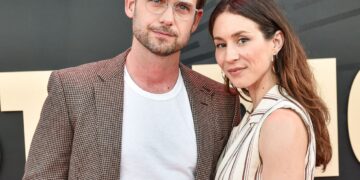 Жената што пукаше кон куќата на Ријана е обвинета за обид за убиство на пејачката