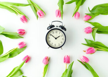 Часовникот се движи напред, но телото заостанува: Трикови што го олеснуваат пролетниот „мини-шок“