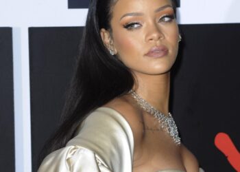 (Видео) Пукано кон домот на Ријана во Беверли Хилс: пејачката била внатре