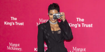 (Видео) Познатиот актер на црвениот тепих со убава Србинка – тие се во брак 26 години