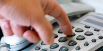 Броеви што не ги забораваме никогаш: зошто телефонскиот број од детството останува засекогаш во сеќавањето