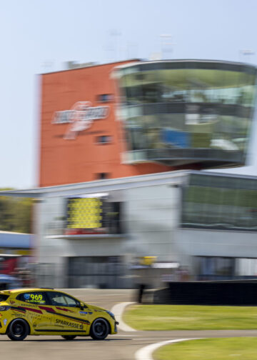 Бојан Петрушевски подготвен за нов предизвик на Circuit Paul Ricard во реномираниот Clio Cup Europе !