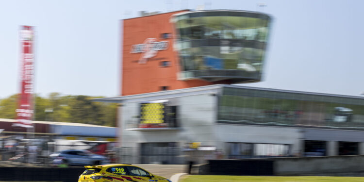 Бојан Петрушевски подготвен за нов предизвик на Circuit Paul Ricard во реномираниот Clio Cup Europе !