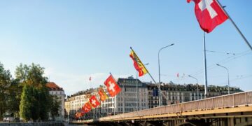 Прогласена за најдобра земја за живот – но Швајцарците сè потешко преживуваат