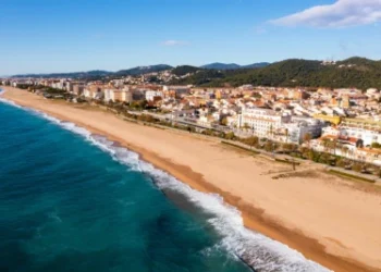 (ВИДЕО) Малграт де Мар – скриениот бисер на Шпанија: идеален одмор со плажи, прошетки и Барселона на чекор