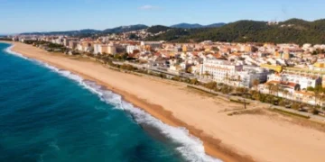 (ВИДЕО) Малграт де Мар – скриениот бисер на Шпанија: идеален одмор со плажи, прошетки и Барселона на чекор