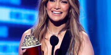 Нова љубов на повидок? Џенифер Лопез „фатена“ во блиска врска со колега – го споредуваат со Бен Афлек