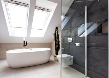 Како да ги отстраните жолтите дамки од кадата со помош на грејпфрут и сол