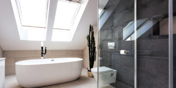 Како да ги отстраните жолтите дамки од кадата со помош на грејпфрут и сол