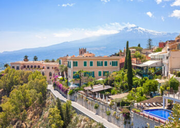 Туристите ги менуваат плановите поради војната, една европска дестинација бележи огромен раст