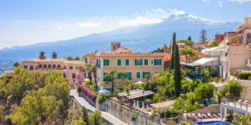 Туристите ги менуваат плановите поради војната, една европска дестинација бележи огромен раст