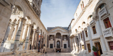 Се продава куќа од 13. век во Диоклецијановата палата, цената нема да ве изненади