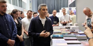 Изет Меџити на саемот на книга во Скопје: младите од Чаир во фокусот на „Републиката на идеи“