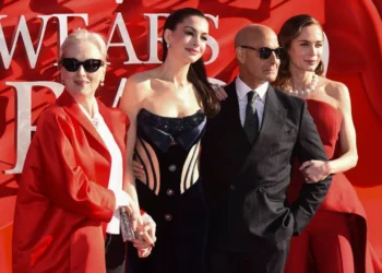 Моден спектакл во Лондон: екипата на „Ѓаволот носи прада 2“ блесна на црвениот тепих