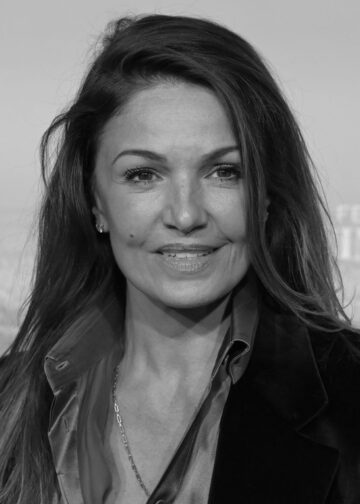 Почина француската актерка Надја Фарес: Пронајдена без свест во базен, трагичен крај на 57 години